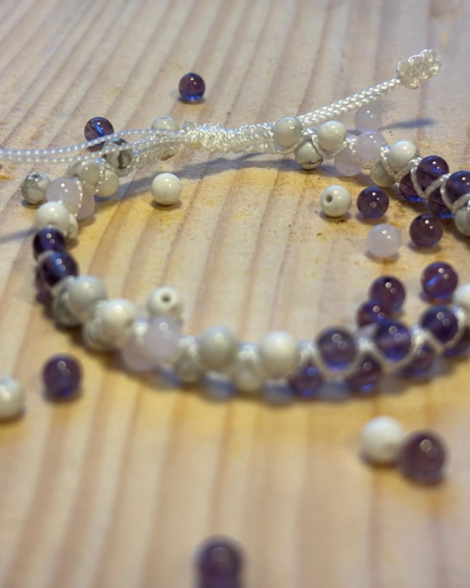 Deep Rest — Amethyste, howlite et quartz rose — calme et lacher-prise
